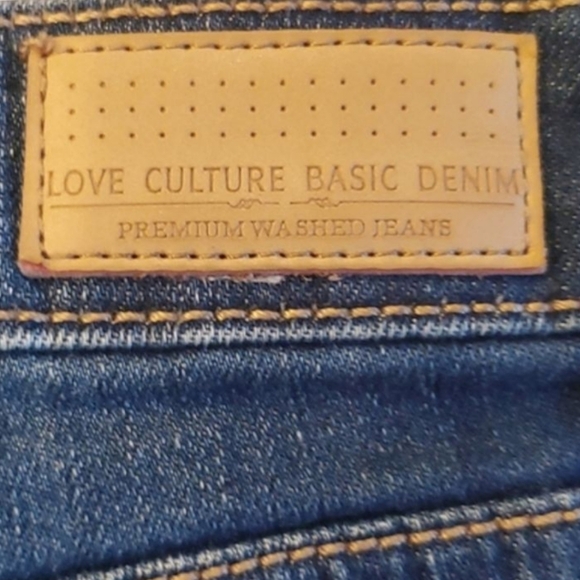 Love Culture Denim Capri Jeans. Size 9 - Picture 3 of 5
